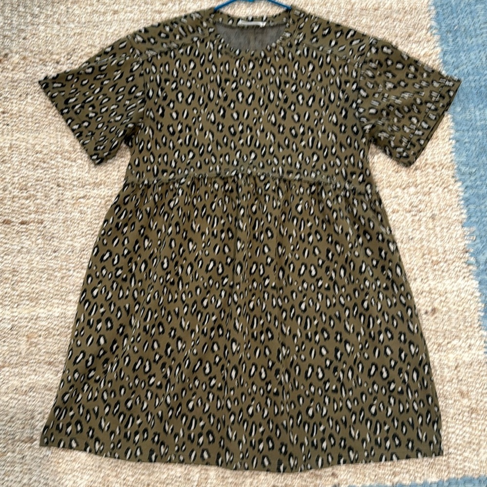 Women’s dress size small brand new in like new